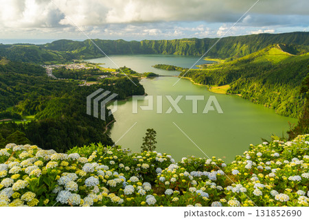 Miradouro da Vista do Rei. Sete Cidades Caldera. Azores, Sao Miguel Island. Portugal 131852690