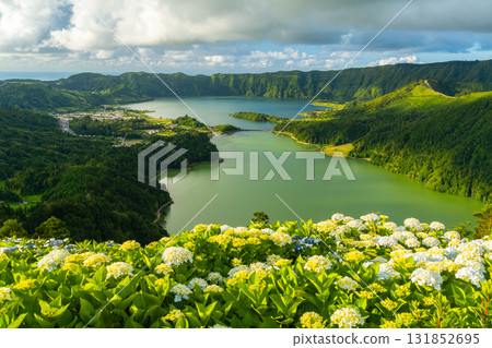 Miradouro da Vista do Rei. Sete Cidades Caldera. Azores, Sao Miguel Island. Portugal 131852695