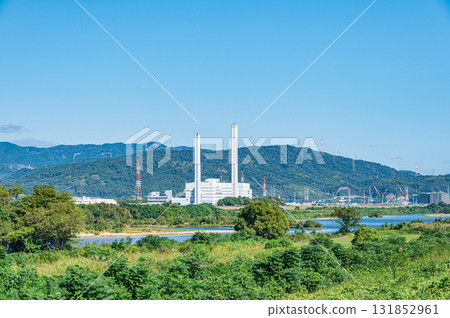 Yodo River scenery: View of Takatsuki City from the top of the embankment, Takatsuki City, Osaka Prefecture Yodo River scenery: View of Takatsuki City from the top of the embankment, Takatsuki City, Osaka Prefecture 131852961