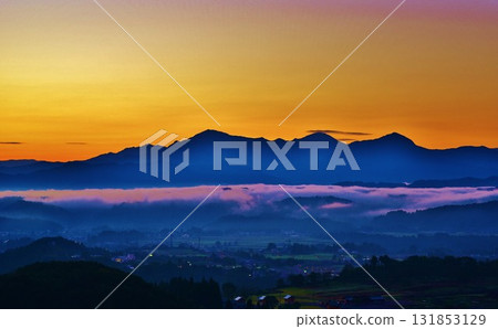 Echigo Mikoyama dawn of the sea of clouds morning glow Echigo Mikoyama dawn of the sea of clouds morning glow 131853129