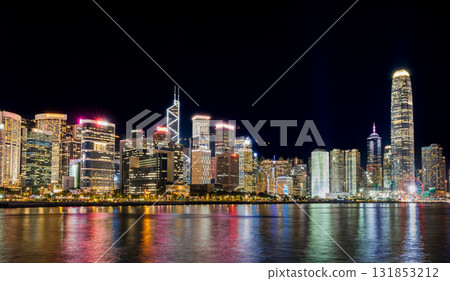 香港維多利亞港中心區夜間 香港維多利亞港中心區夜間 131853212