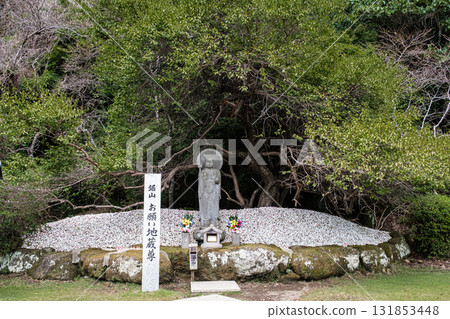 Jizo statue at Nokogiriyama Japanese Temple in Kanaya, Chiba Prefecture Jizo statue at Nokogiriyama Japanese Temple in Kanaya, Chiba Prefecture 131853448
