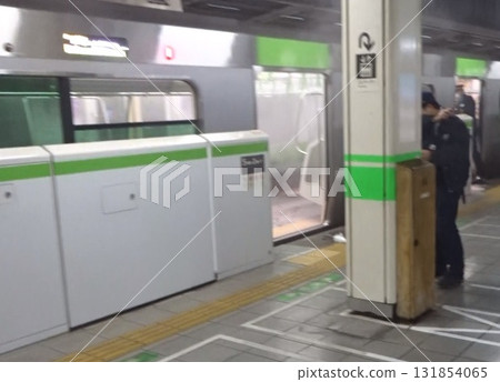 2024年2月6日下午6點左右,在山手線回家的路上,池袋站使用滅火器宣布停止服務。 2024年2月6日下午6點左右,在山手線回家的路上,池袋站使用滅火器宣布停止服務。 131854065