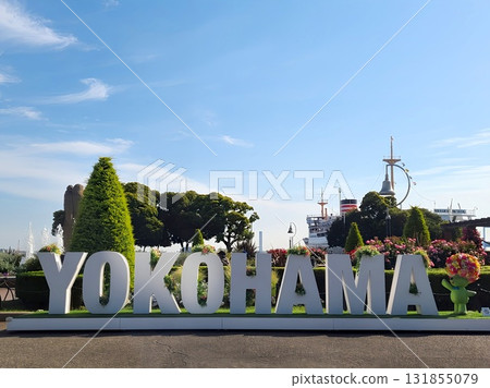 Blue sky and YOKOHAMA Monument in the Yokohama Bay Area 131855079