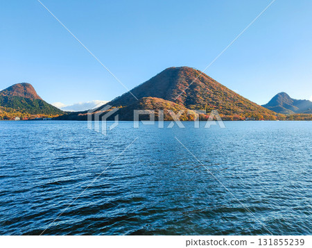 Lake Haruna and Mount Haruna (Autumn) 131855239