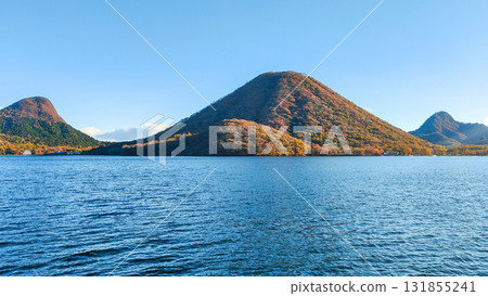 榛名湖和榛名山(秋季) 榛名湖和榛名山(秋季) 131855241