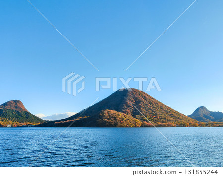 Lake Haruna and Mount Haruna (Autumn) Lake Haruna and Mount Haruna (Autumn) 131855244