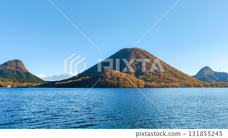 榛名湖和榛名山（秋季） 131855245