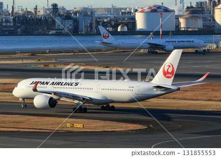 客機駛向跑道出發圖像日本航空 JAL 客機駛向跑道出發圖像日本航空 JAL 131855553