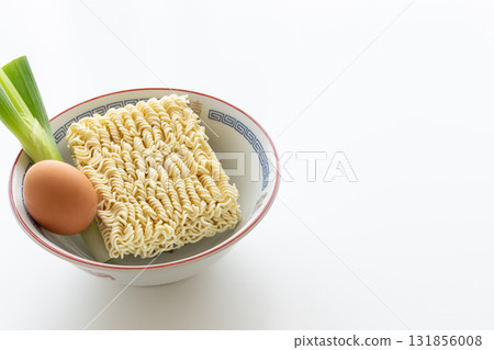 泡麵泡麵庫存照片 131856008