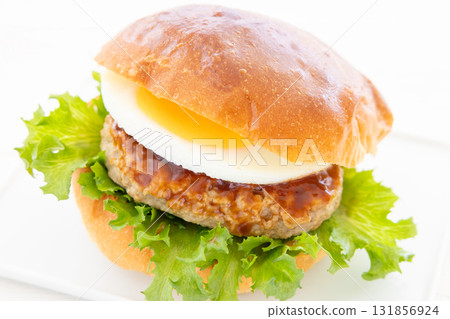 Delicious Tsukimi Hamburger 131856924