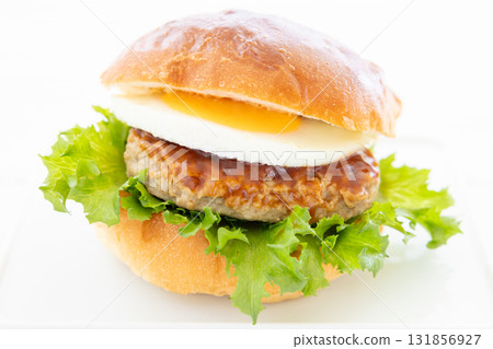 Delicious Tsukimi Hamburger 131856927