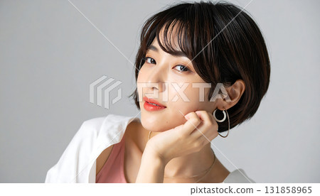 「AI 生成的圖像」展示了一位身穿白襯衫、皮膚白淨、面帶微笑的亞洲女性的優雅 「AI 生成的圖像」展示了一位身穿白襯衫、皮膚白淨、面帶微笑的亞洲女性的優雅 131858965