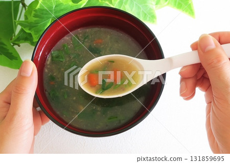 易於飲用的濃味噌湯 易於飲用的濃味噌湯 131859695