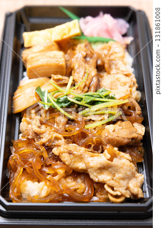 Delicious Wagyu Beef Sukiyaki Bento 131861008