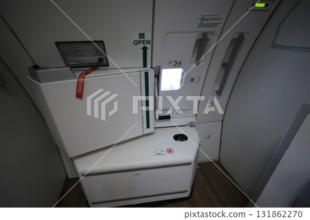飛機艙門 131862270