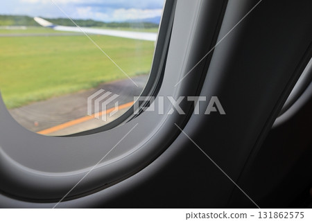 飛機窗戶 131862575