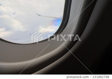 飛機窗外 131862786