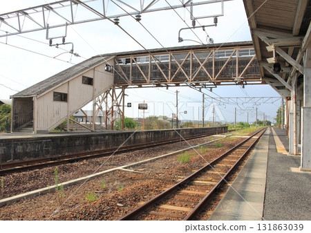 Ichinomoto Station, a hard-to-read station on the JR Sakurai Line that runs through the Nara Basin 131863039