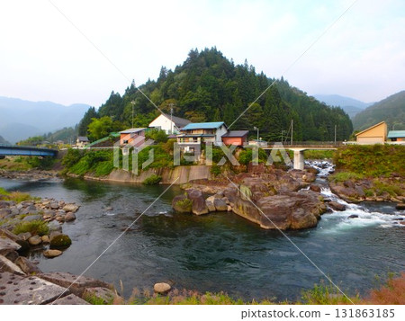 A mountain village living alongside a clear stream - Traveling along the upper reaches of the Nagara River A mountain village living alongside a clear stream - Traveling along the upper reaches of the Nagara River 131863185
