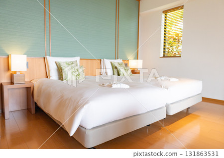 Relaxing hotel room with twin beds and tropical hibiscus patterned fabric (Miyakojima City, Okinawa Prefecture) Relaxing hotel room with twin beds and tropical hibiscus patterned fabric (Miyakojima City, Okinawa Prefecture) 131863531