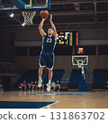 籃球運動員投籃 131863702