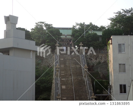 Otoshi Shrine is located on a small hill near Shimonoseki Station in Shimonoseki City, Yamaguchi Prefecture, and is the shrine where Minamoto no Yoshitsune prayed for victory in the Genpei War. 131863895