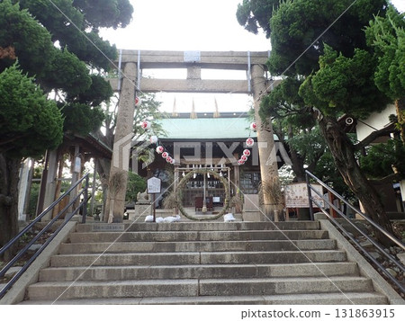 大歲神社位於山口縣下關市站附近的一座小山丘上，是源義經在源平之戰中祈禱勝利的神社。 131863915