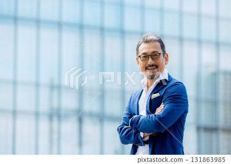 一位 50 多歲商人的肖像 131863985