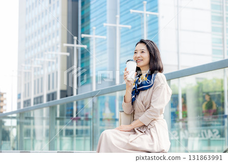 旅遊高級女士 131863991
