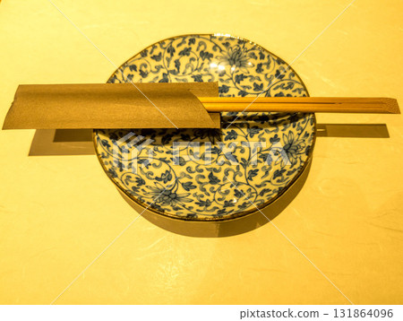 菜餚和筷子 菜餚和筷子 131864096