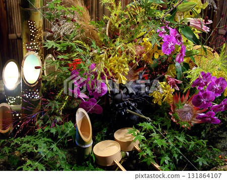 Flower-filled Chozuya E Flower-filled Chozuya E 131864107