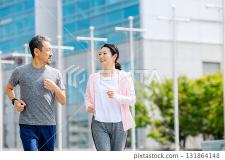 Senior couple jogging 131864148