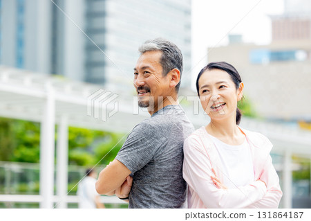 高級夫妻散步 131864187