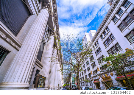 Tokyo cityscape in Japan: View of Edo Sakura Street, Sumitomo Mitsui Trust Bank (Mitsui Main Building, Sumitomo Mitsui Banking Corporation), Nihonbashi Mitsukoshi, etc. 131864462