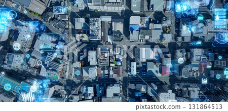現代城市和數位技術的概念圖像。橫幅和廣告的水平視覺效果。 131864513