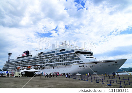 宮古港的早晨:豪華遊輪「飛鳥三號」抵達 宮古港的早晨:豪華遊輪「飛鳥三號」抵達 131865211
