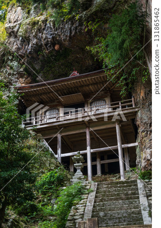 日本鳥取縣若狹町的一座洞穴寺廟 131865462