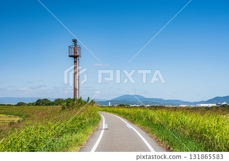 京都府八幡市京花輪自行車道木津川堤岸道路 京都府八幡市京花輪自行車道木津川堤岸道路 131865583