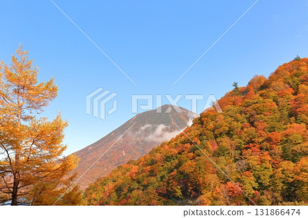 Oku-Nikko中禪寺湖和山。 Oku-Nikko中禪寺湖和山。 131866474