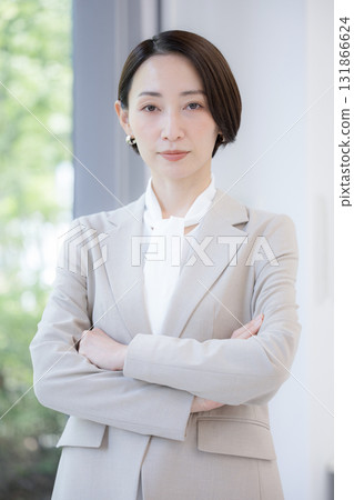 Woman in a suit, consultant, recruiter, etc., job change, serious and earnest expression, looking at camera, career advancement 131866624
