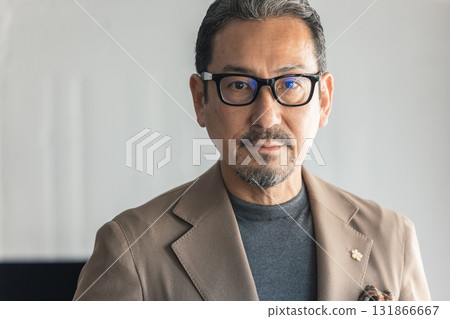 Businessman senior man 131866667