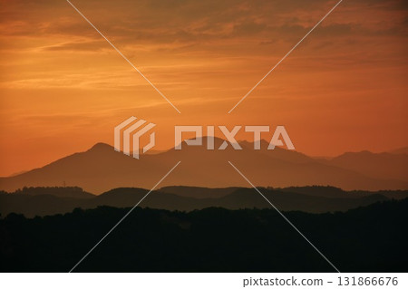 雲海晨曦中的越後里山 131866676