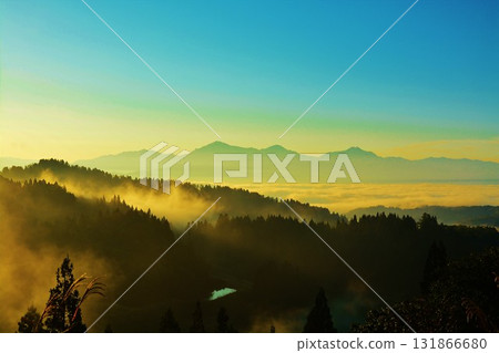 雲海晨曦中的越後里山 雲海晨曦中的越後里山 131866680