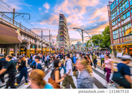 Tokyo cityscape in October. Inbound tourism continues...a threatening number of people...Ueno Station and Ameyoko are bustling with foreign tourists. Tokyo cityscape in October. Inbound tourism continues...a threatening number of people...Ueno Station and Ameyoko are bustling with foreign tourists. 131867510