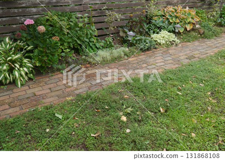 Autumn deepening garden 131868108