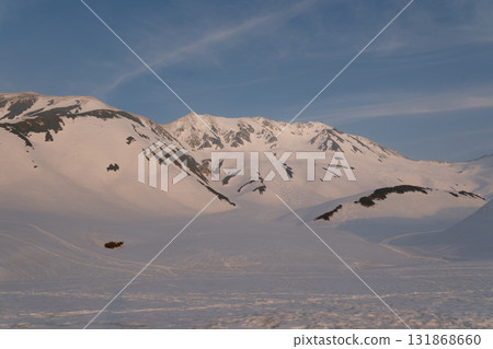 多雪的季節的立山 多雪的季節的立山 131868660