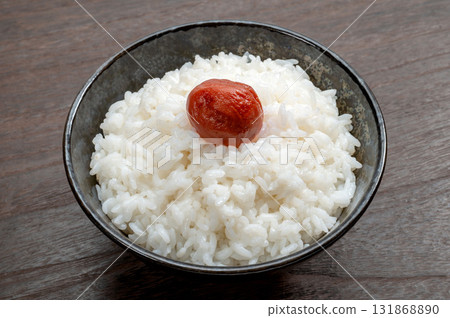碗裡盛著日本國旗的米飯 131868890