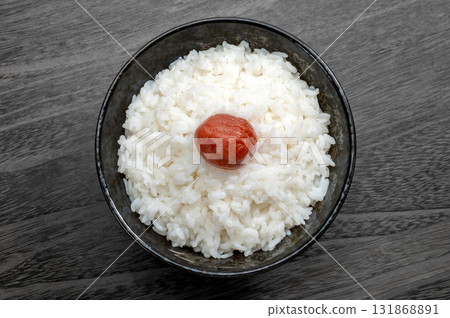 碗裡盛著日本國旗的米飯 131868891