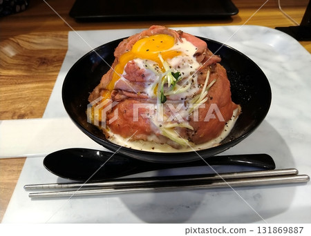 日式烤牛肉蓋飯佐溏心蛋 日式烤牛肉蓋飯佐溏心蛋 131869887